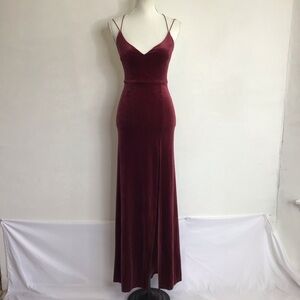NWT- WINDSOR GORGEOUS CRANBERRY VALVET V-NECK HALTERED THIGH SPLIT EVENT GOWN XS